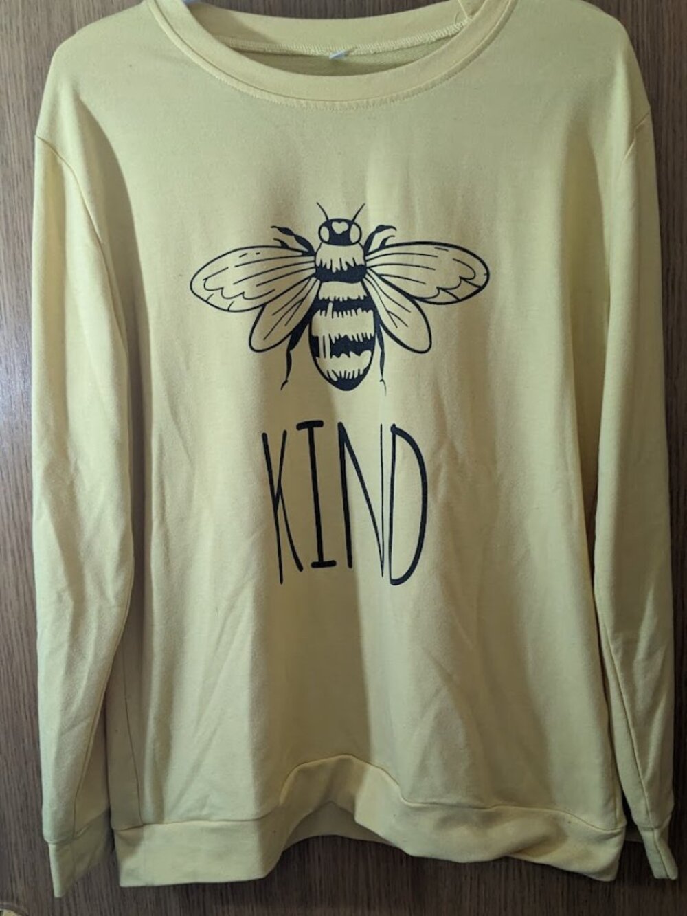 Yellow "Bee Kind" Sweatshirt Size L cute nature teacher inspiration